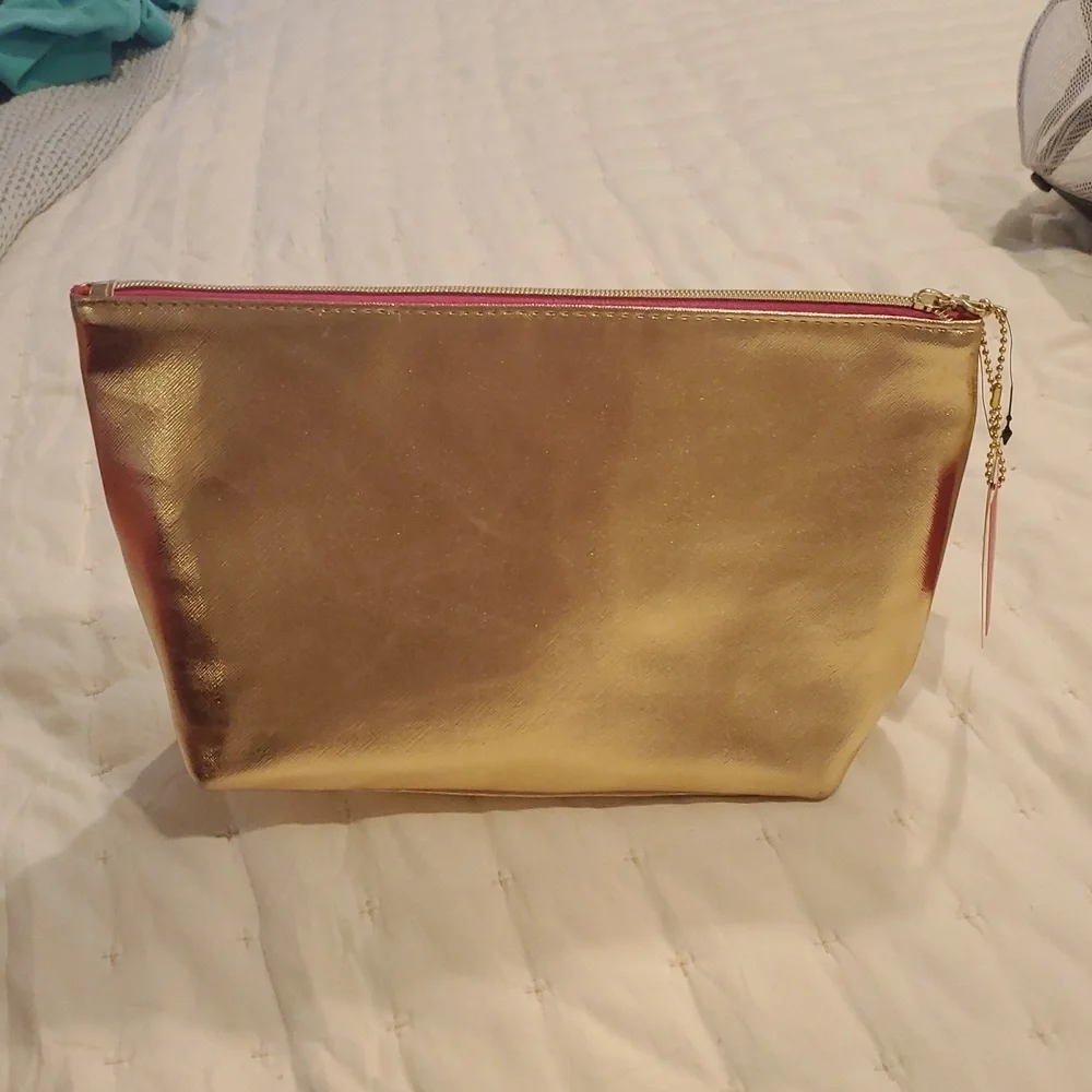 Juicy Couture questions leave